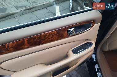 Седан Jaguar XJ 2005 в  фото 26 Седан Jaguar XJ 2005 в