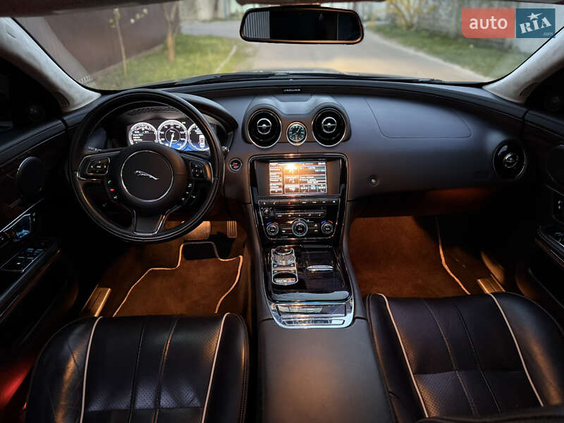 Седан Jaguar XJ 2014 в Борисполі