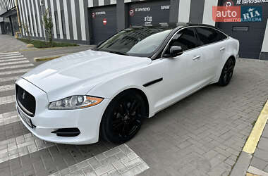 Седан Jaguar XJ 2013 в Львове