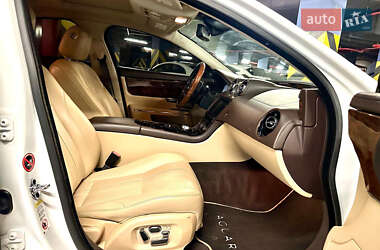 Седан Jaguar XJ 2013 в 