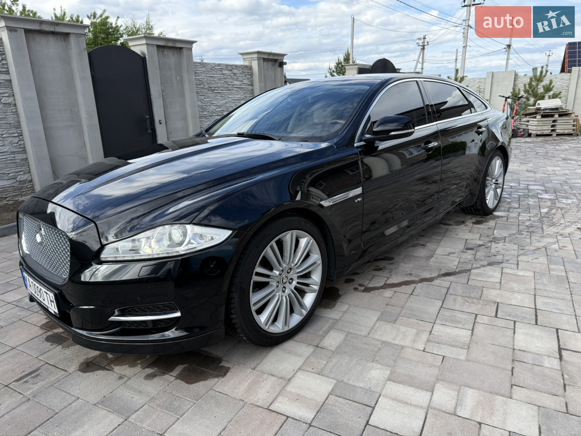 2013 Jaguar XJ - мініатюра 3