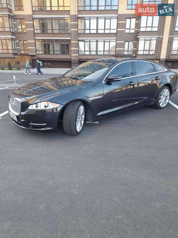 Седан Jaguar XJ 2015 в Чернігові
