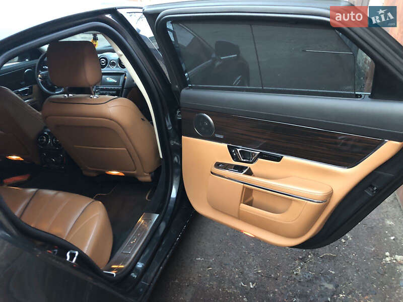 Седан Jaguar XJ 2015 в Чернігові