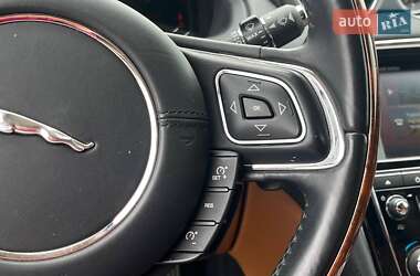 Седан Jaguar XJ 2017 в 