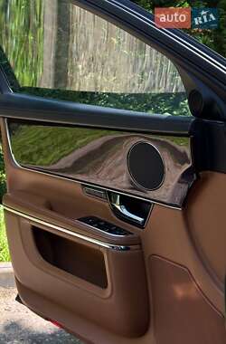 Седан Jaguar XJ 2010 в 
