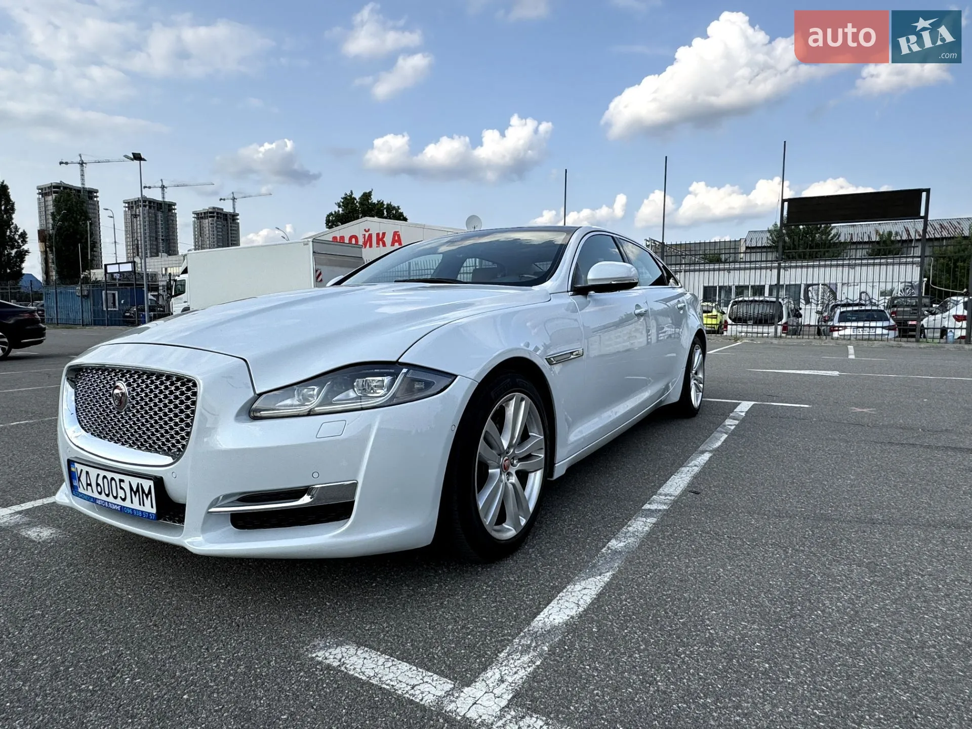2017 Jaguar XJ - мініатюра 3