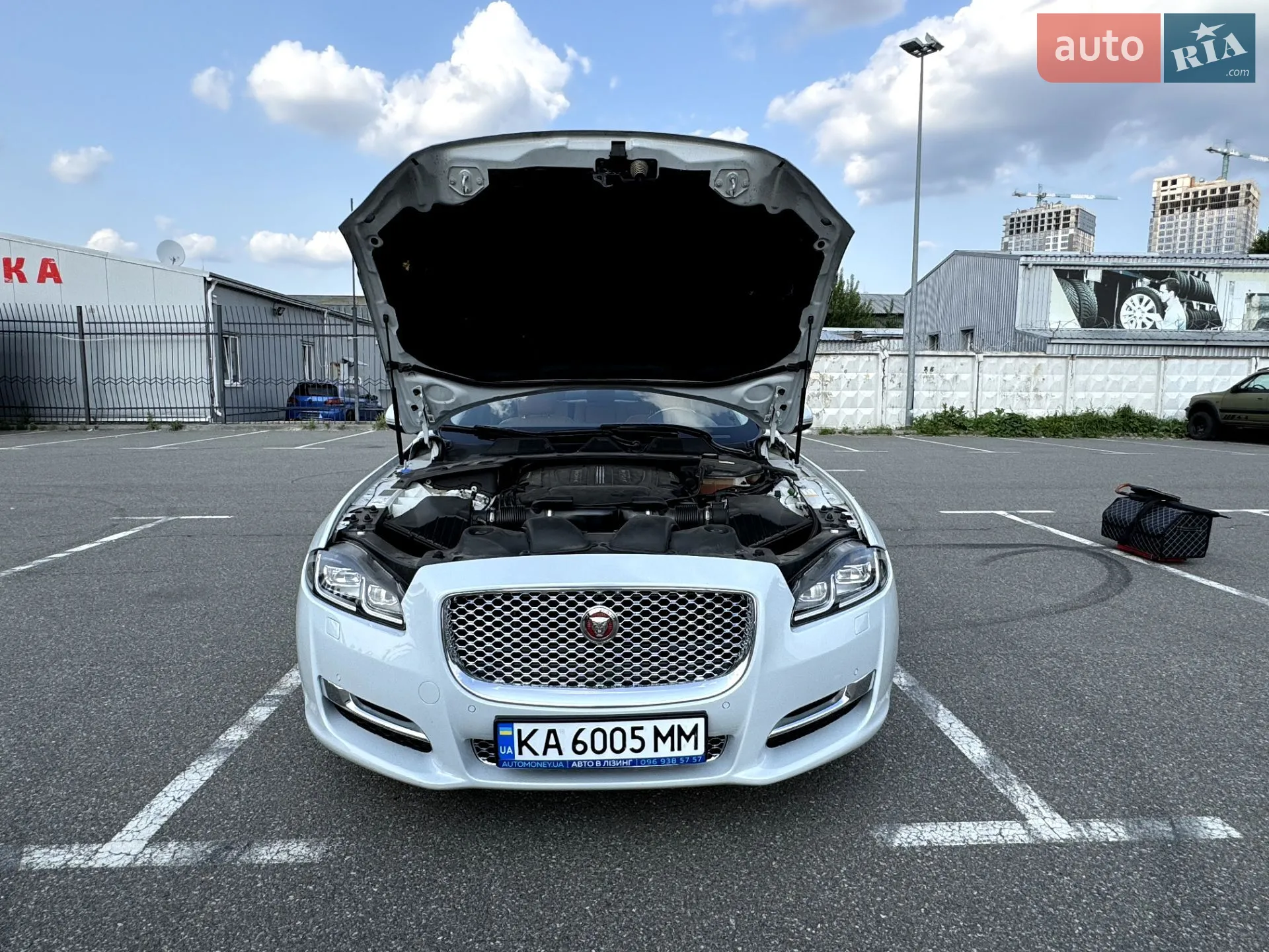 2017 Jaguar XJ - мініатюра 12