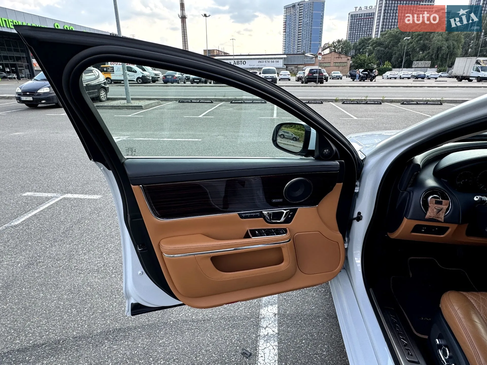 2017 Jaguar XJ - мініатюра 15
