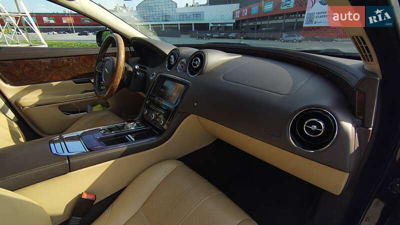 Седан Jaguar XJ 2013 в Киеве фото 40 Седан Jaguar XJ 2013 в Киеве