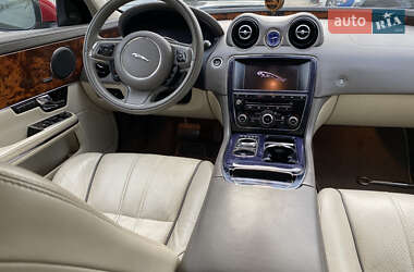 Седан Jaguar XJ 2013 в 
