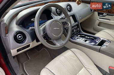 Седан Jaguar XJ 2013 в 