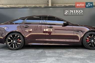 Седан Jaguar XJ 2016 в 