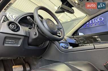 Седан Jaguar XJ 2016 в 