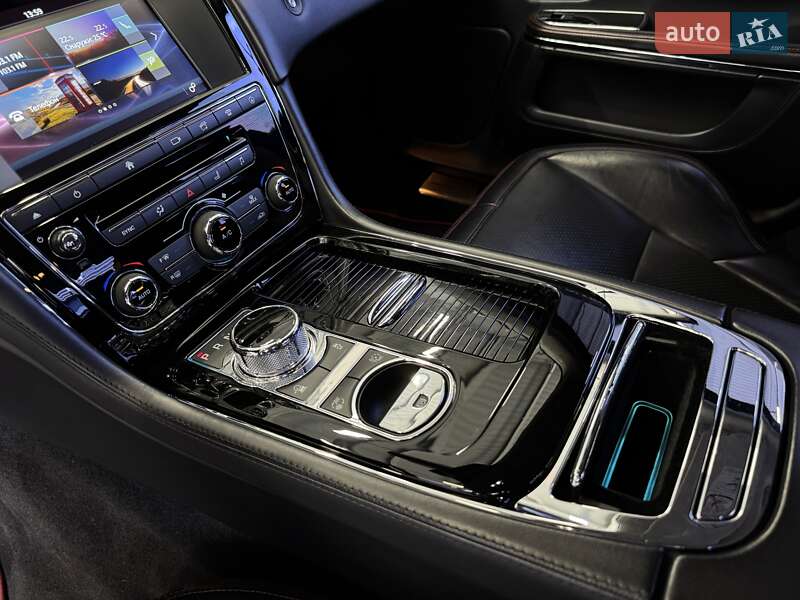 Седан Jaguar XJ 2016 в Киеве