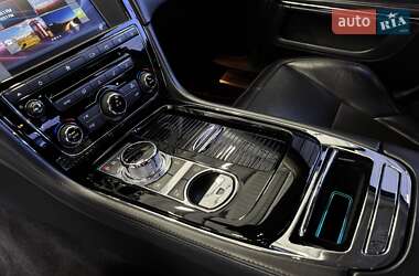 Седан Jaguar XJ 2016 в 