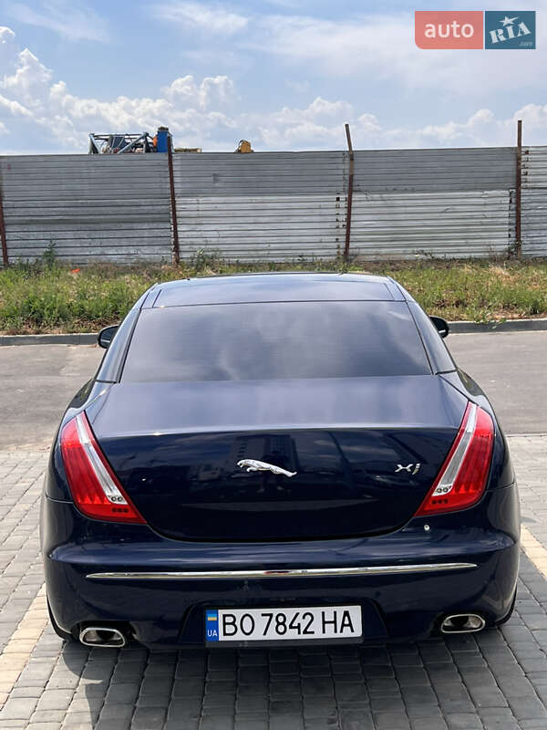 Седан Jaguar XJ 2011 в Виннице