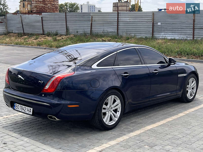 Седан Jaguar XJ 2011 в Виннице