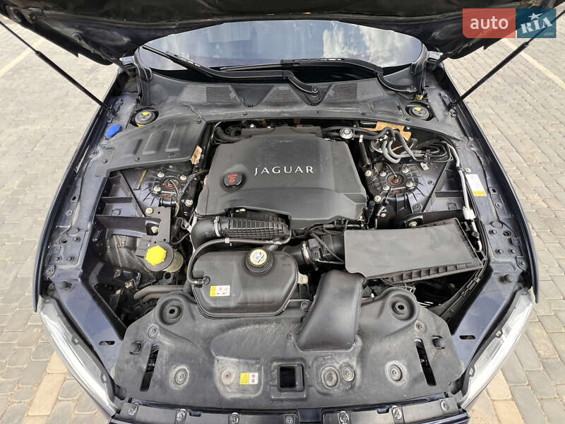 Седан Jaguar XJ 2011 в Виннице