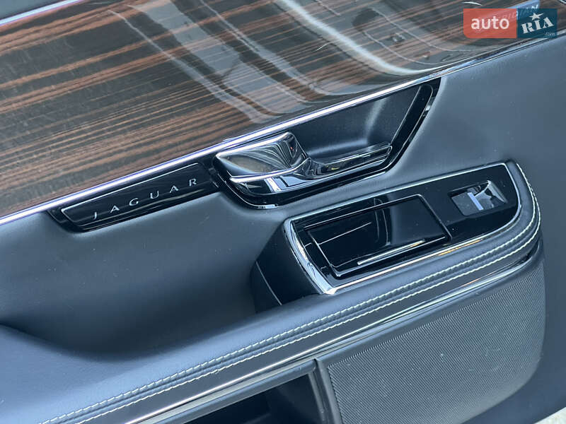 Седан Jaguar XJ 2013 в Києві