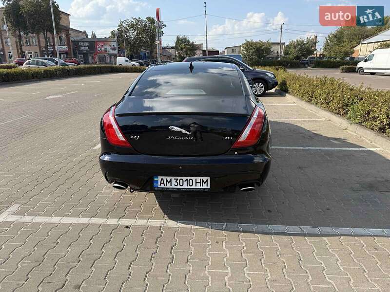 Седан Jaguar XJ 2015 в Житомирі