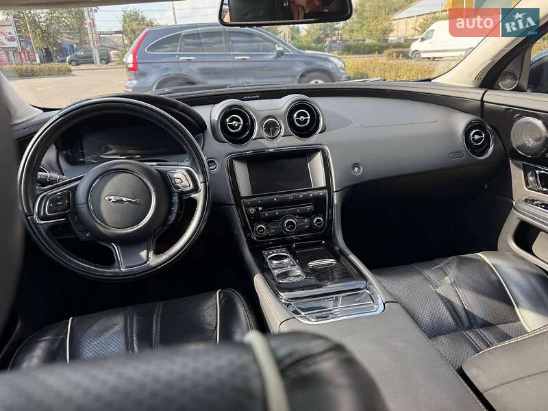 Седан Jaguar XJ 2015 в Житомирі