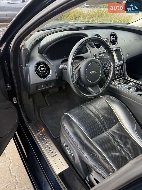Седан Jaguar XJ 2015 в Житомирі