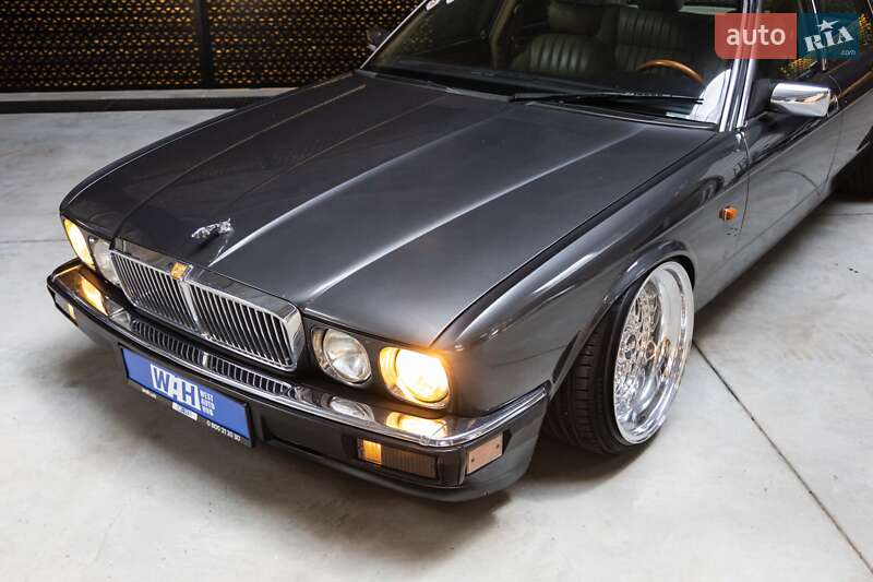 Седан Jaguar XJ 1993 в Луцьку