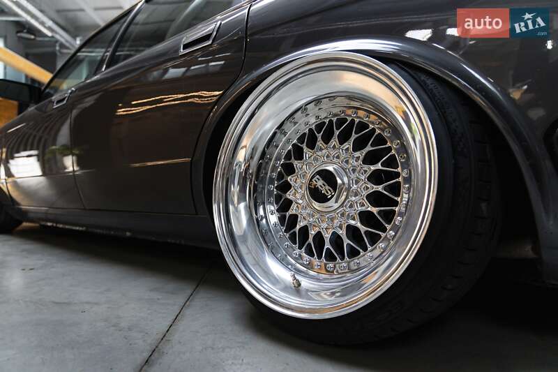 Седан Jaguar XJ 1993 в Луцьку