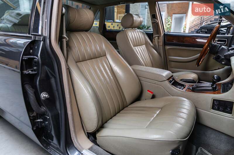 Седан Jaguar XJ 1993 в Луцьку