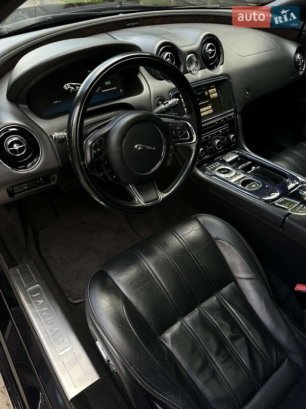 Седан Jaguar XJ 2013 в Києві