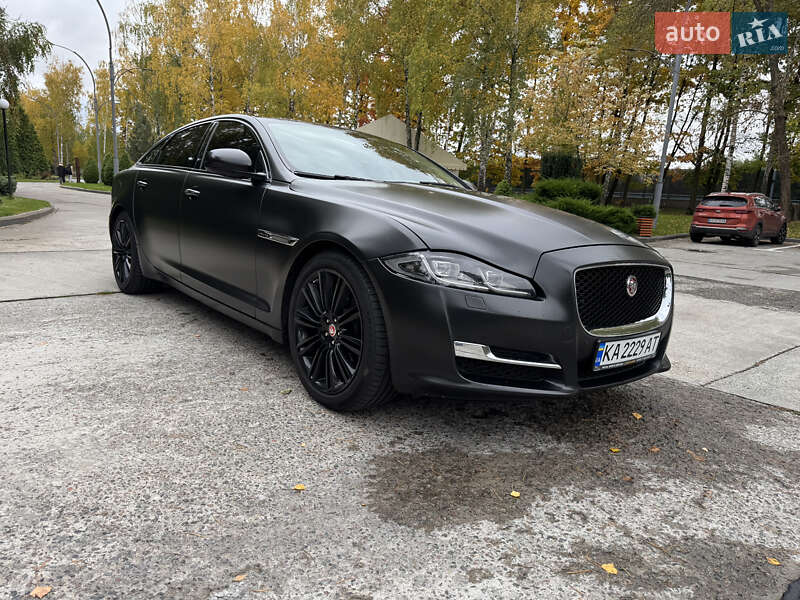 Седан Jaguar XJ 2015 в  фото Седан Jaguar XJ 2015 в