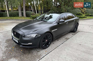 Седан Jaguar XJ 2015 в  фото 7 Седан Jaguar XJ 2015 в