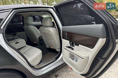 Седан Jaguar XJ 2015 в  фото 20 Седан Jaguar XJ 2015 в