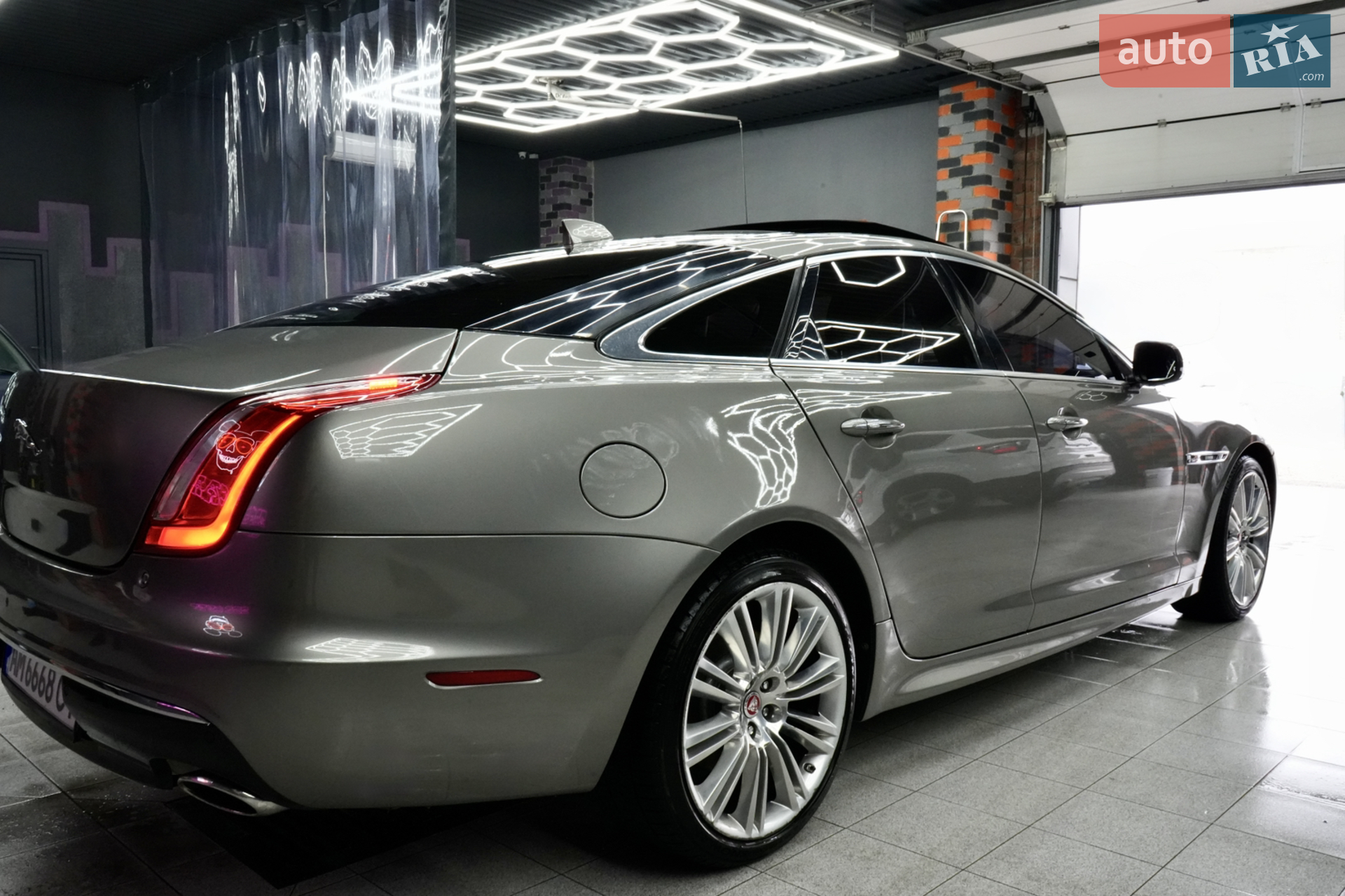 2017 Jaguar XJ - мініатюра 4