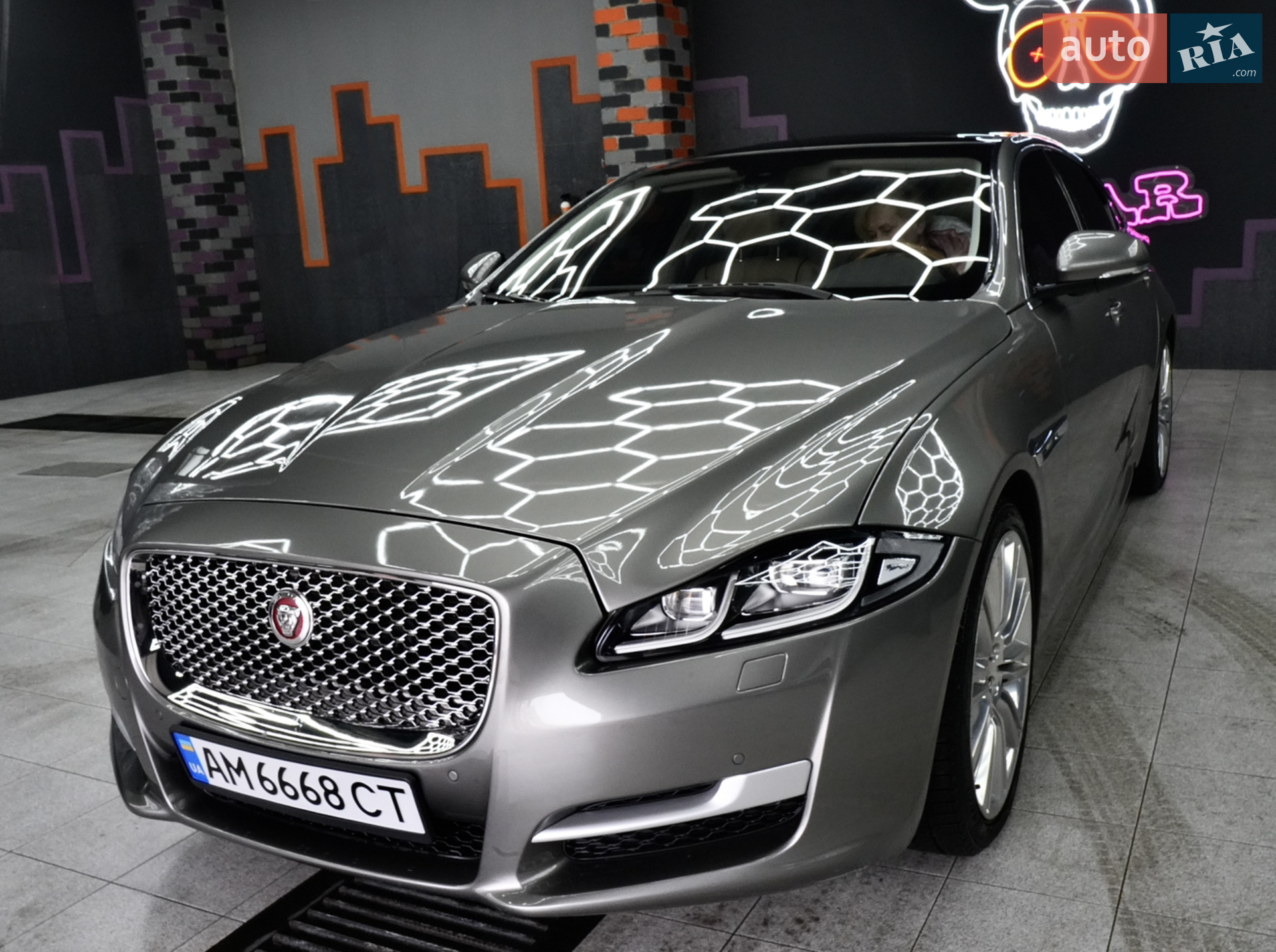 2017 Jaguar XJ - мініатюра 13
