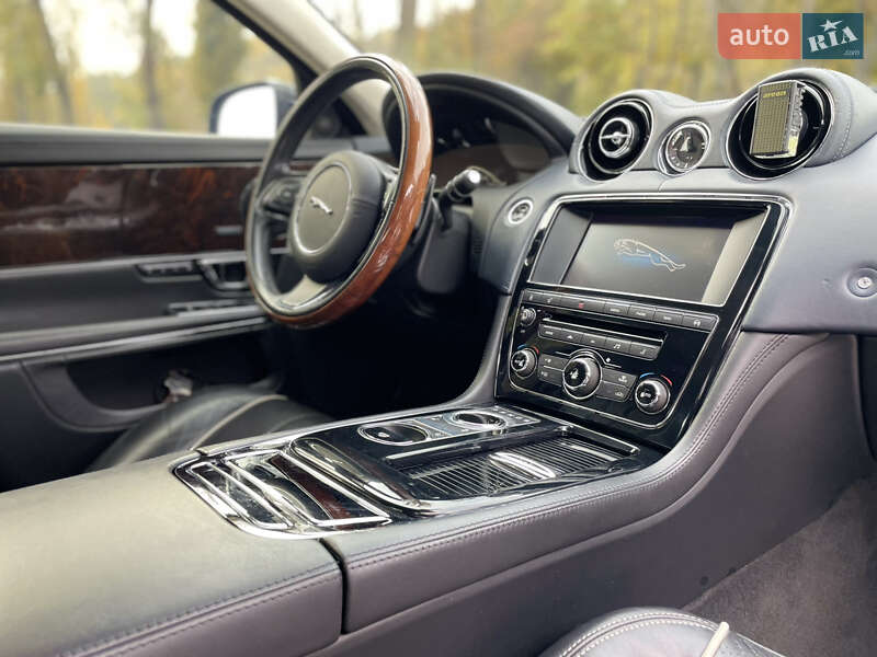 Седан Jaguar XJ 2015 в Києві фото 16 Седан Jaguar XJ 2015 в Києві