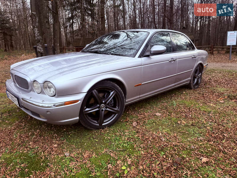 Седан Jaguar XJ 2003 в Ивано-Франковске