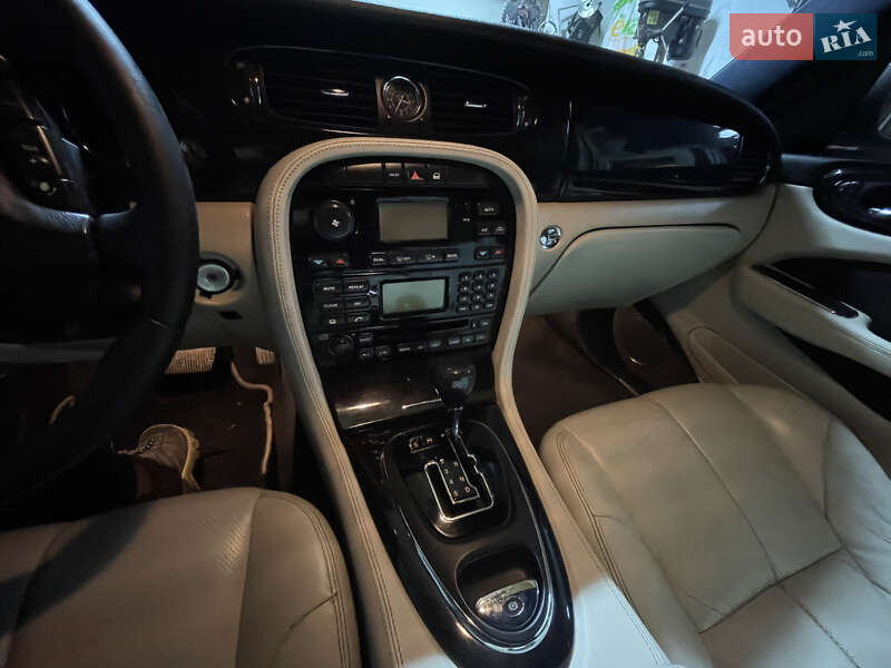Седан Jaguar XJ 2003 в Ивано-Франковске