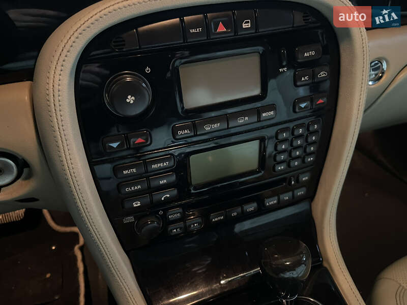 Седан Jaguar XJ 2003 в Ивано-Франковске