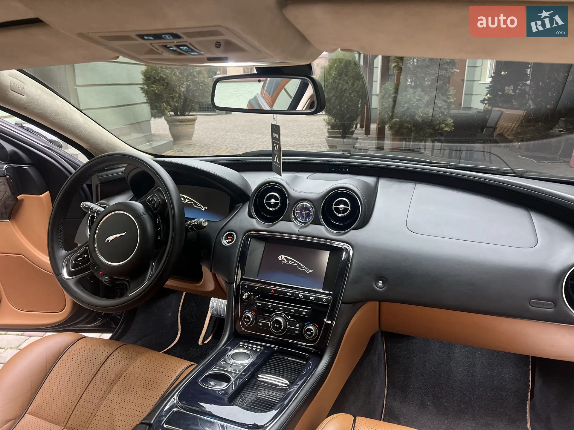 2010 Jaguar XJ - мініатюра 33