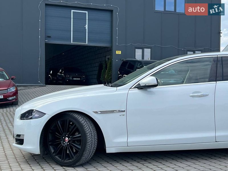 Седан Jaguar XJ 2017 в Львове