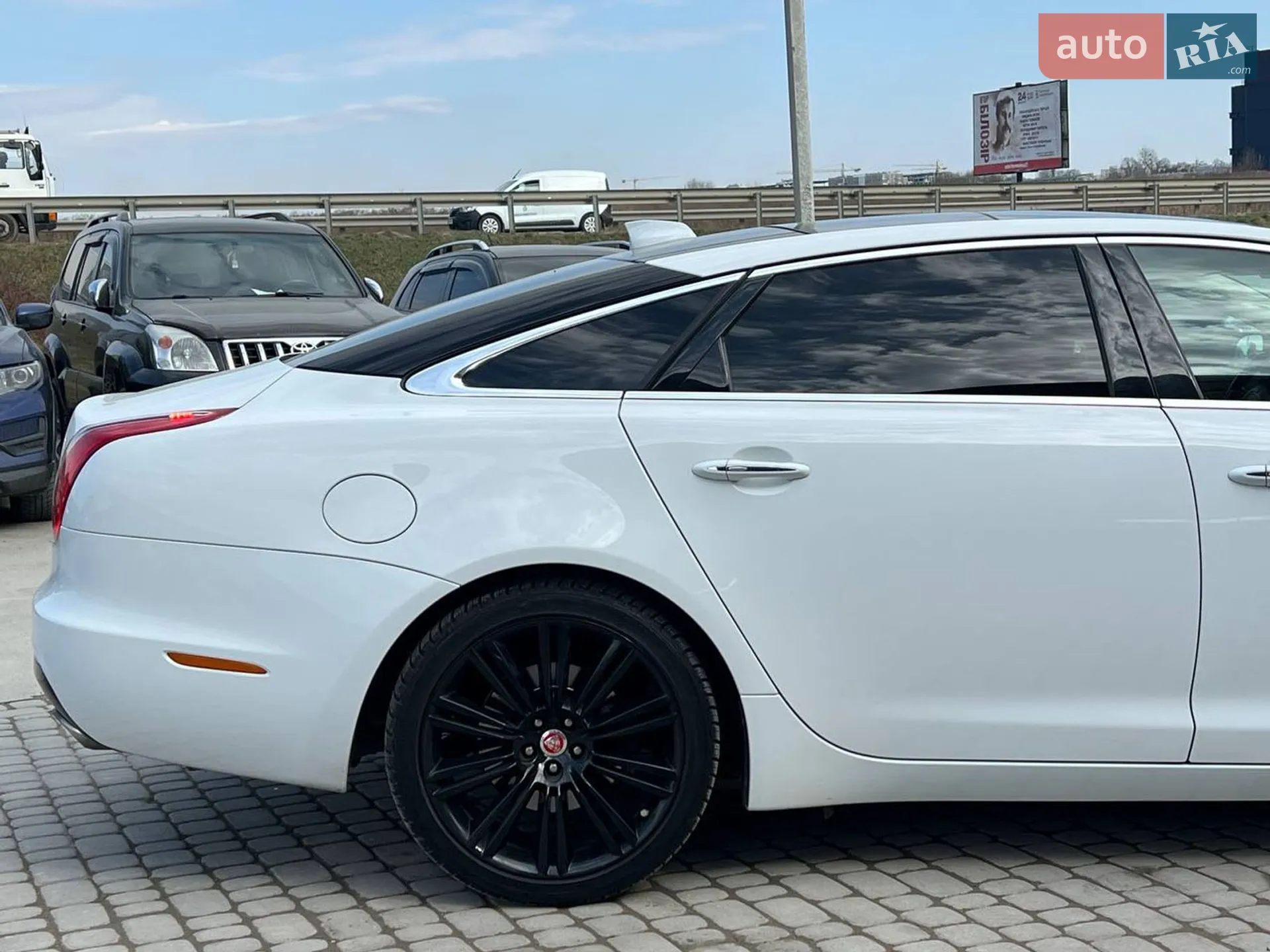 2017 Jaguar XJ - мініатюра 8