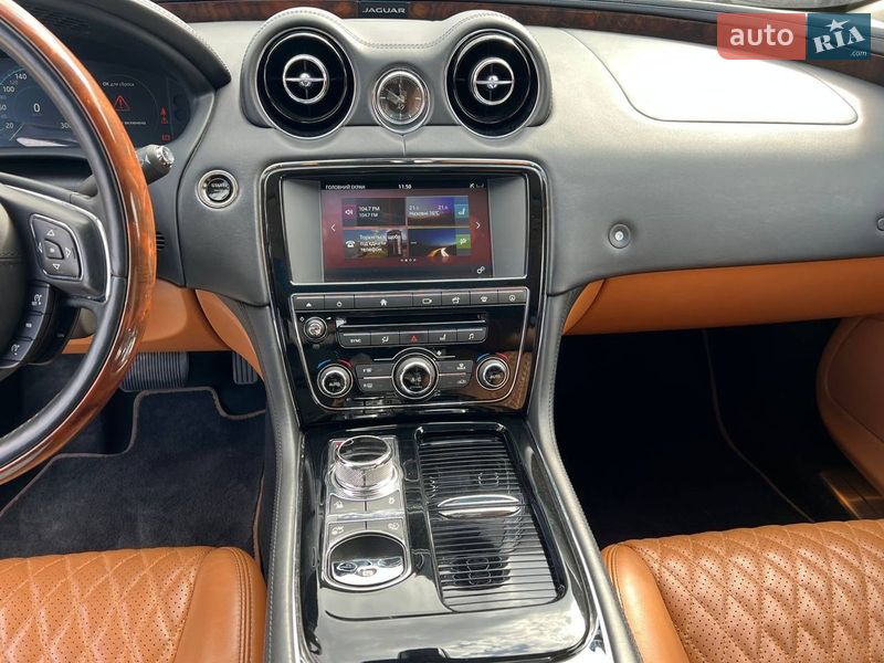 Седан Jaguar XJ 2017 в Львове