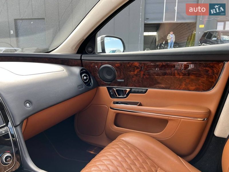 Седан Jaguar XJ 2017 в Львове