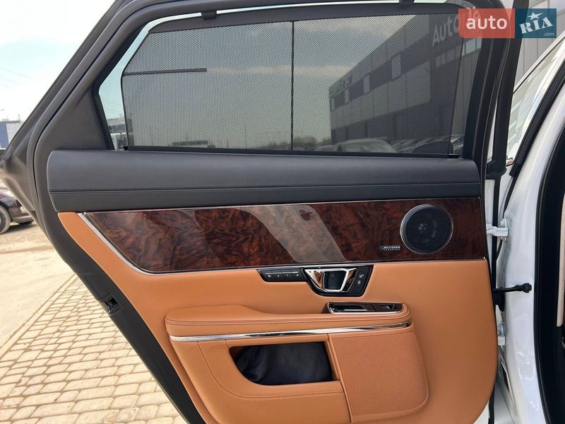 Седан Jaguar XJ 2017 в Львове