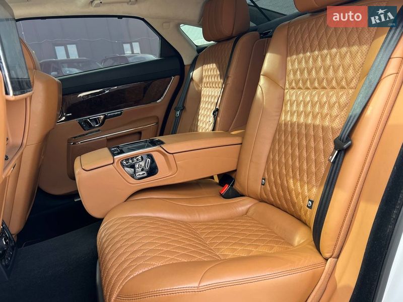Седан Jaguar XJ 2017 в Львове