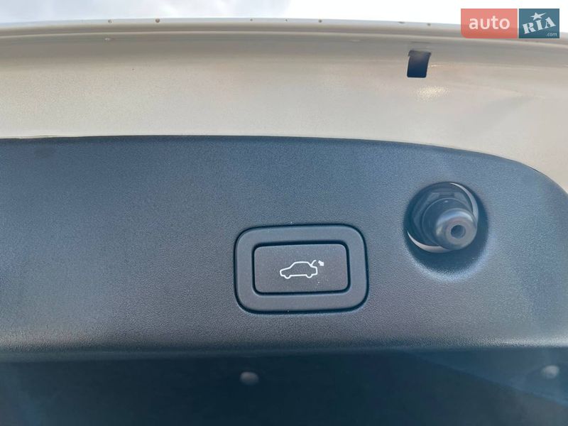 Седан Jaguar XJ 2017 в Львове