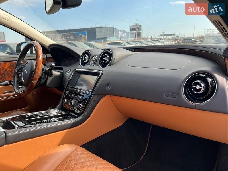 Седан Jaguar XJ 2017 в Львове