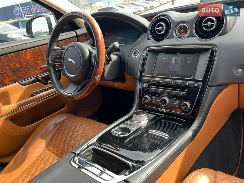 Седан Jaguar XJ 2017 в Львове