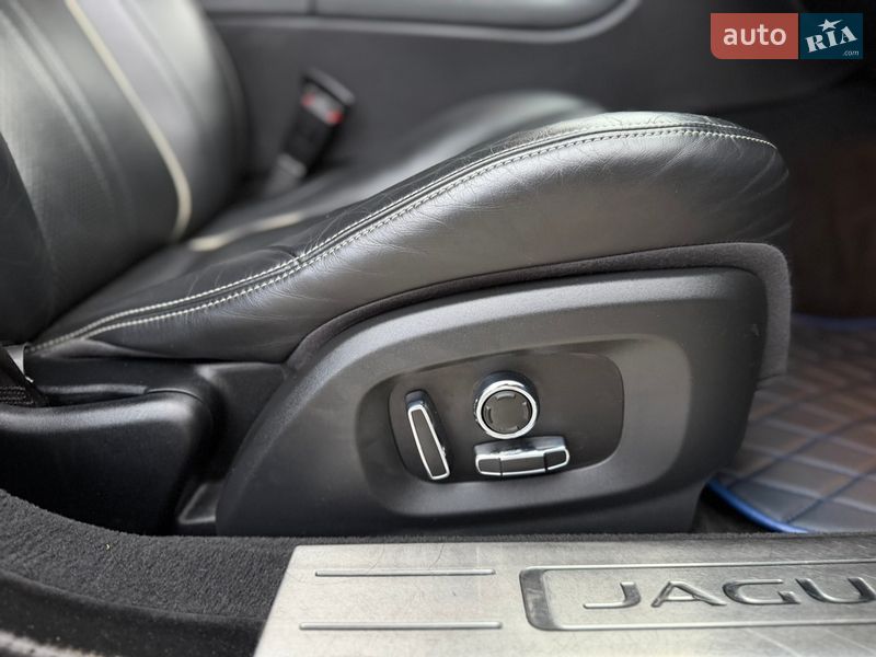 Седан Jaguar XJ 2016 в Житомире